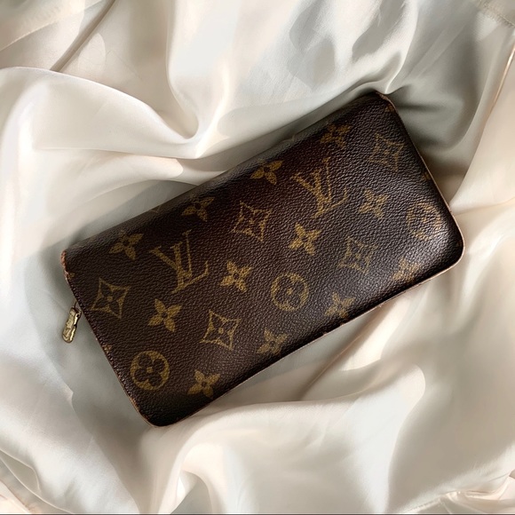 SOLD Louis Vuitton Monogram Zippy Wallet - Picture 2 of 8